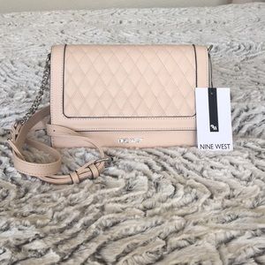 •Nine West Crossbody Purse•